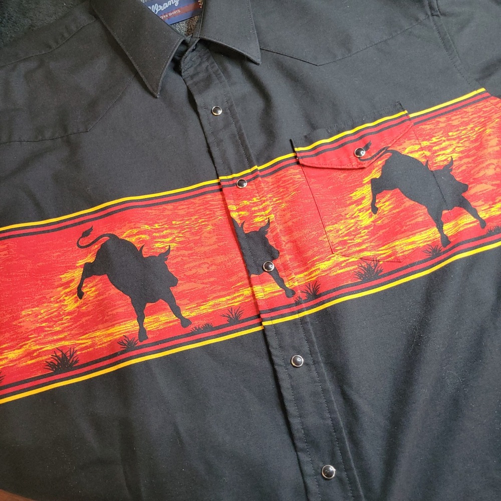 VTG Wrangler Western Shirts Mens Black Bull Print Snap Front